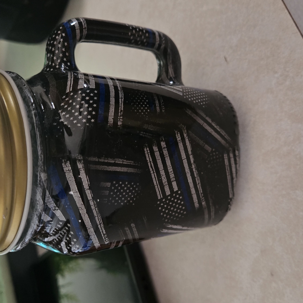 Black and Blue Flag Mug with Gold Lid